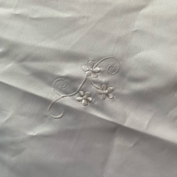 🚫SOLD🚫Size 12 Ivory Sample Wedding Dress With Train, Embroidery And Beading - Picture 3 of 12